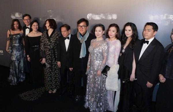 赌王的子女介绍，赌王的老婆及子女介绍（有人落魄到靠脚底按摩为生）