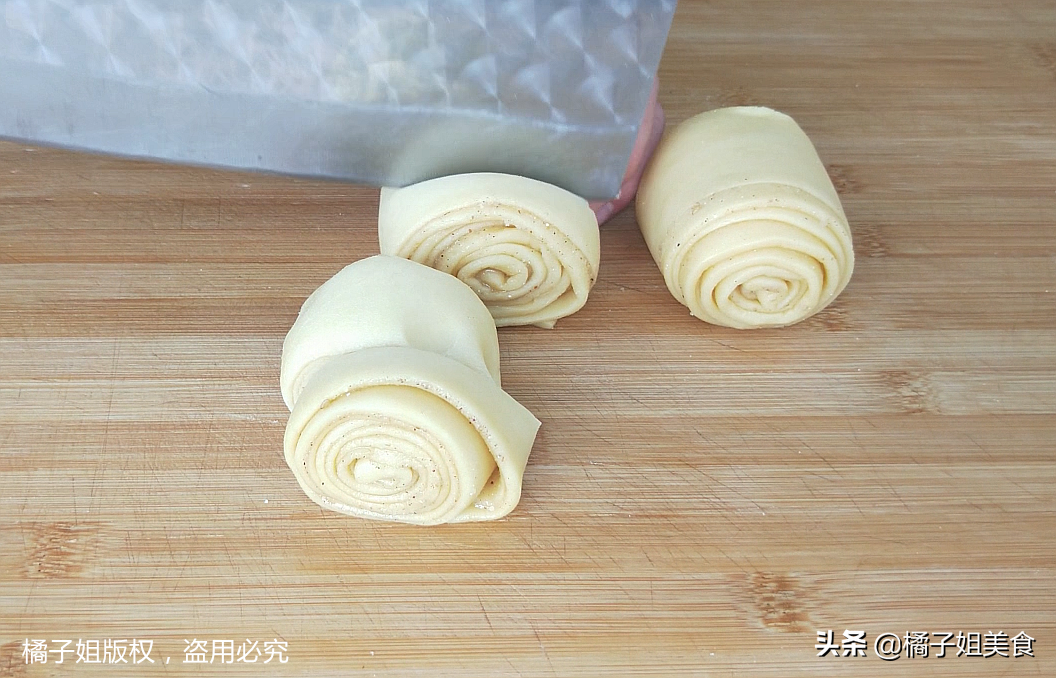 圖片[5]-面粉的新吃法 兩種口味 比餅干還好吃 做法簡(jiǎn)單 一看就會(huì)-起舞食譜網(wǎng)