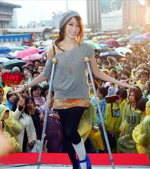 萧亚轩的男朋友，萧亚轩现任男朋友（萧亚轩与十五个男友的激荡情史）