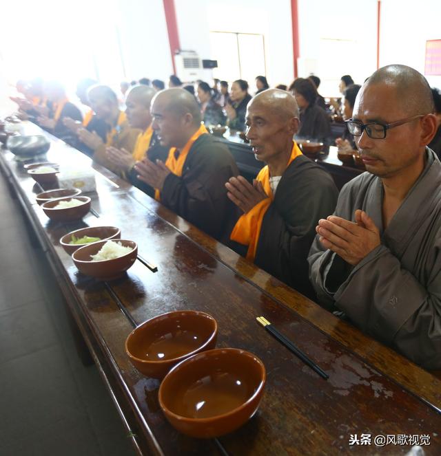 过堂是什么意思，过堂房是什么意思（佛门吃饭为什么叫“过堂”）