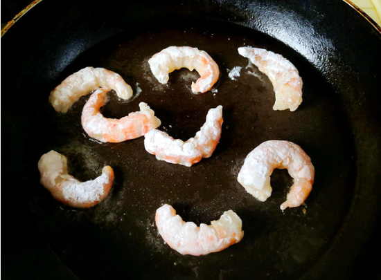 大蒜炒虾仁的家常做法，大蒜虾仁的做法大全（蒜香糖醋虾仁这个做法太好吃了）