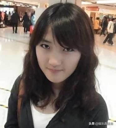 冯小刚徐帆15岁养女近照曝光，长相引网友注意：女大十八变