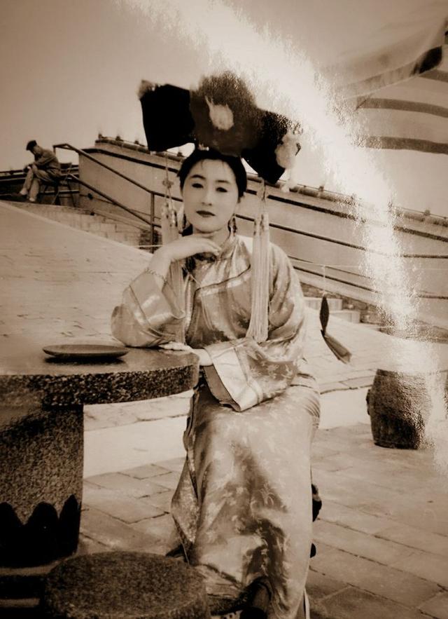 似水流年歌词，一个普通人的芳华：流年似水