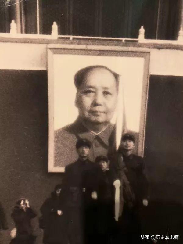 中国国旗旗杆多少米，中国国旗旗杆标准高度是多少米（四根自来水管焊接）