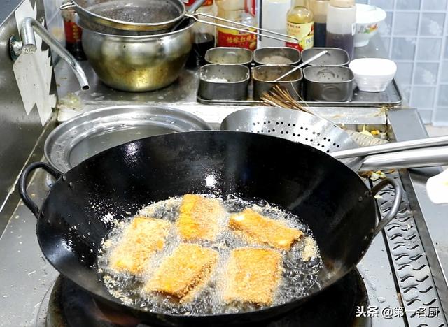 脆皮炸香蕉外酥里嫩香甜无比馋哭，端上桌瞬间被秒光