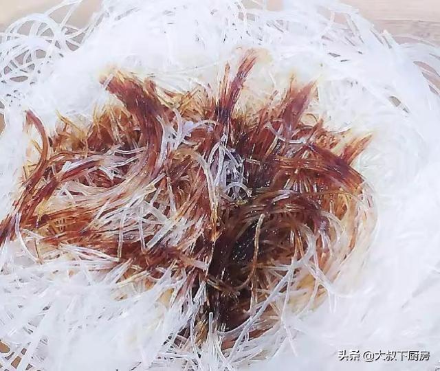 牛心菜怎么炒，菜心怎么炒好吃（大叔家的家常菜：牛心菜炒粉丝）
