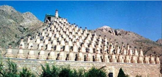 暑假北京旅游地：仙枕石，穆桂英点将台，白果树，望京石