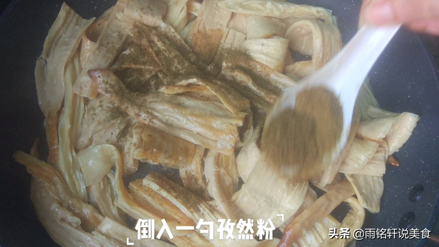 辣条的制作过程，怎么在家里自己制作可以吃的辣条（想吃辣条不用买）