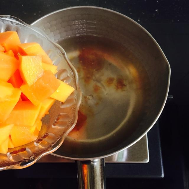 如何做木瓜炖牛奶，请问木瓜炖牛奶怎么做（跟牛奶一起炖着喝，美容养颜）