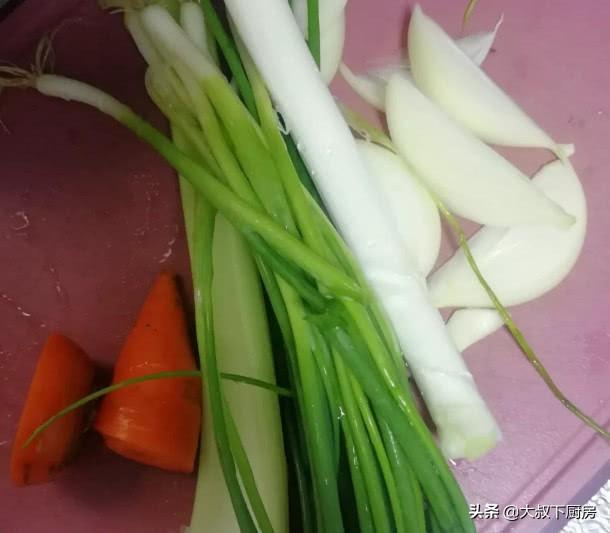 酸菜老鸭汤，酸萝卜老鸭汤的正宗做法（大叔家的成都菜：酸萝卜老鸭汤）