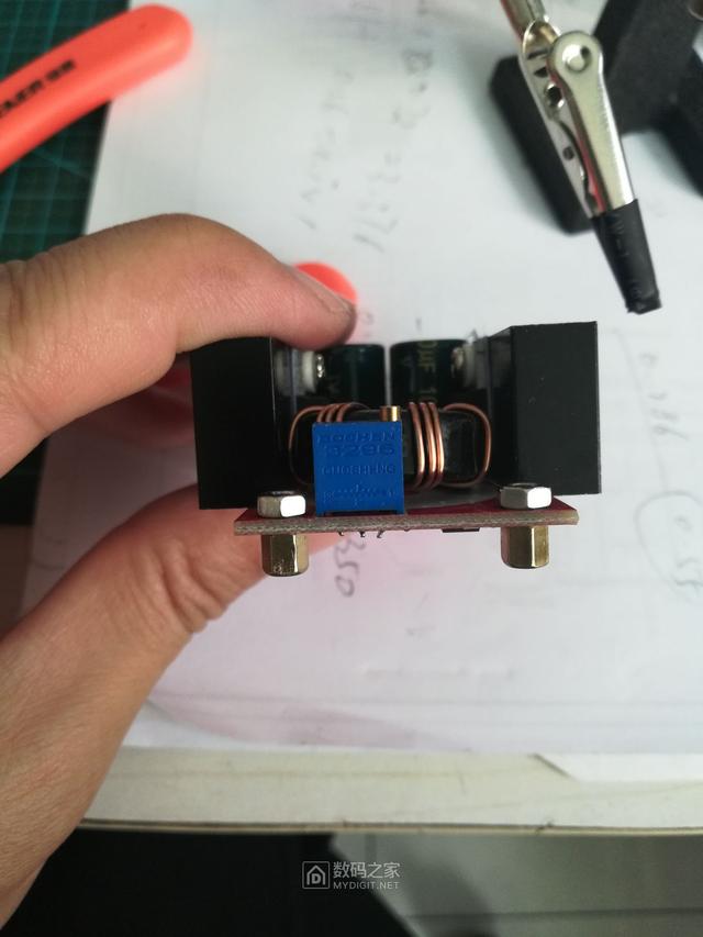 怎么自制充电宝的电池，DIY移动电源18650电池升压到19.2V供笔记本使用