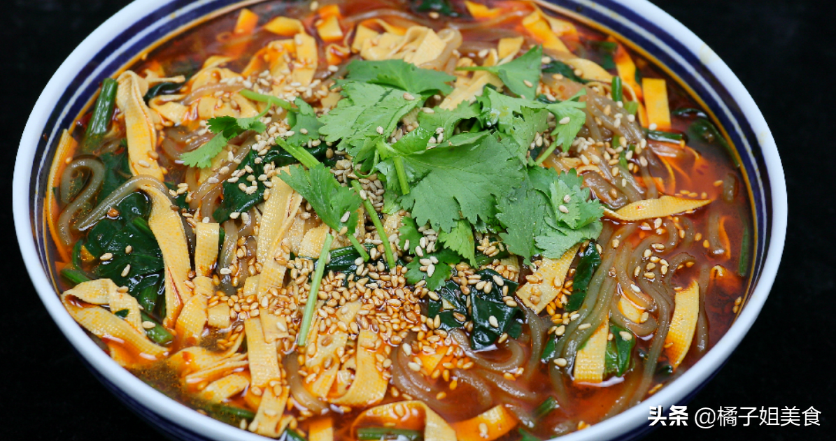 【红薯粉丝煮豆腐皮】做法步骤图 香辣过瘾 10分钟完成-起舞食谱网