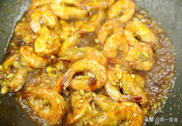 大虾怎么炒好吃，大虾怎么炒好吃又简单的做法（想吃虾不用再去饭店了）