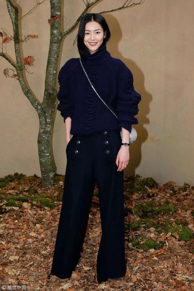 蓝色阔腿牛仔裤穿搭，这“3个要点”穿搭