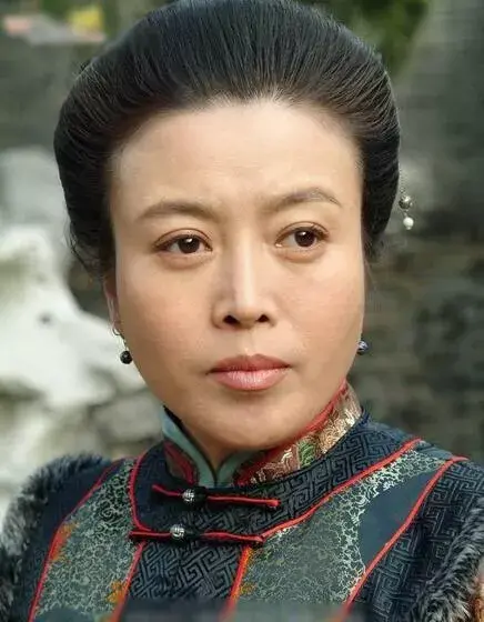 孙红雷的前女友丁嘉丽，为爱两度下跪，四次流产，太惨了！