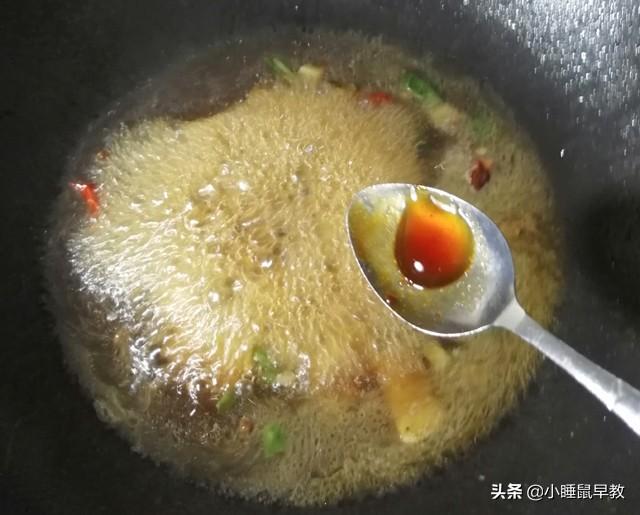 青椒炒素鸡的家常做法，青椒鸡怎么炒好吃家常做法（家常青椒炒素鸡）