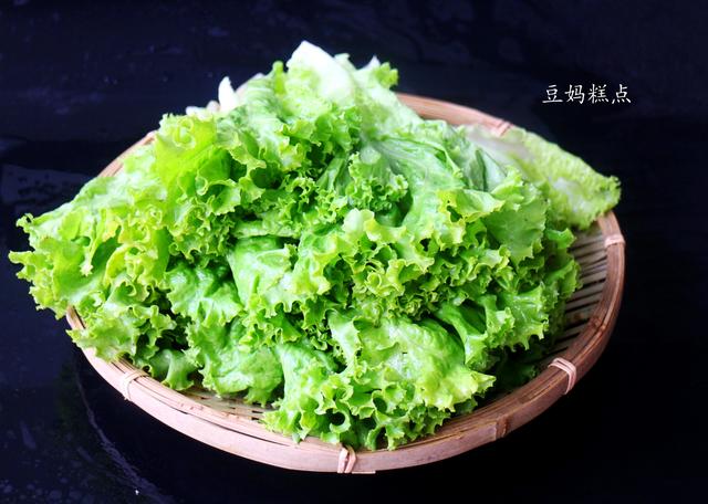 教你做蒜香生菜饼，蒜蓉生菜怎么做好吃又简单（蒜蓉生菜的做法）