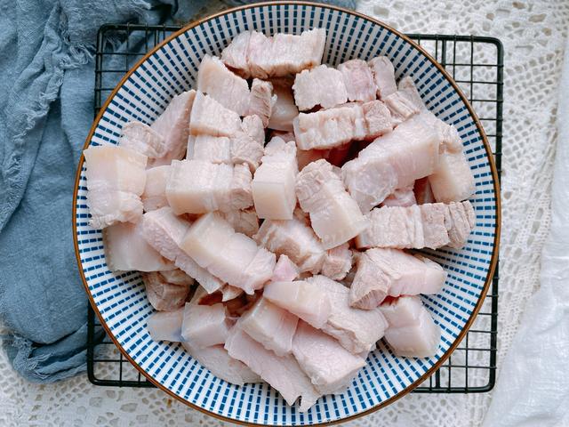 梅菜五花肉的做法，梅菜五花肉的做法视频（江浙名菜——梅干菜烧肉）