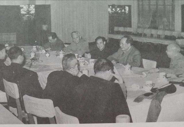 虚心使人进步骄傲使人落后的意思，虚心使人进步骄傲使人落后的意思是什么（骄傲使人落后”的名言出自他手）