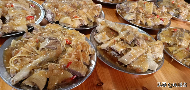 满月酒菜单 满月酒菜谱广东，满月酒菜单（十菜一汤的宴席具有地方特色）