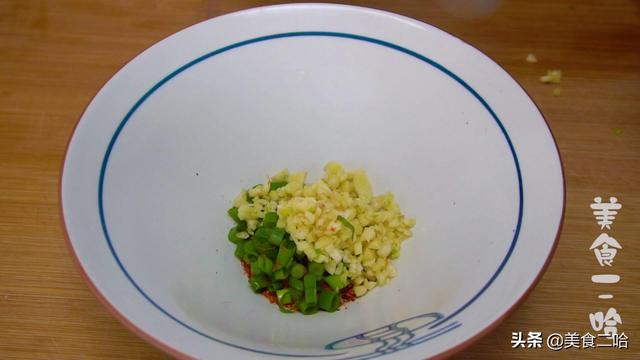 酸辣粉的家常做法，酸辣粉的家常做法简单做法（嗦粉嗦到停不下来）