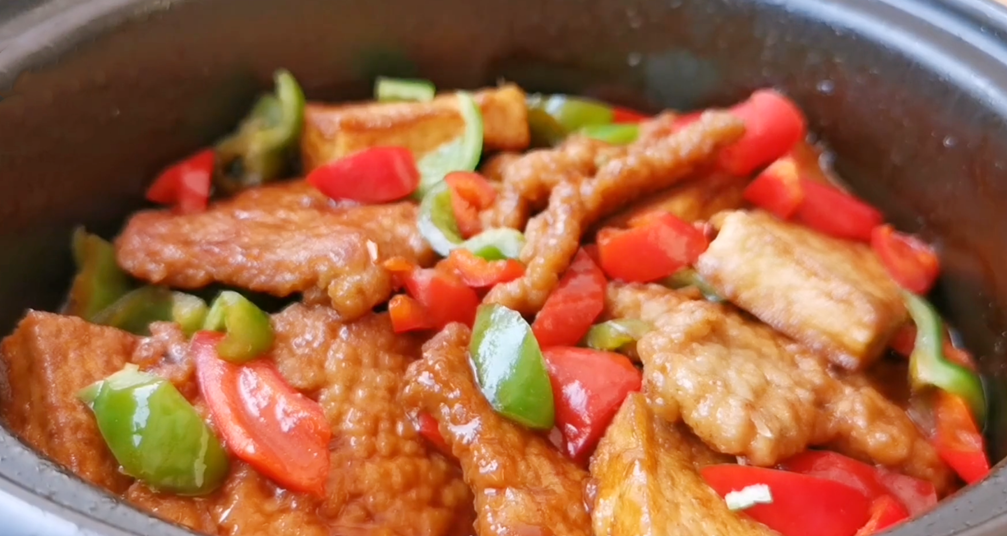 【豬瘦肉豆腐煲】做法步驟圖 外焦香里鮮嫩 孩子特喜歡吃-起舞食譜網