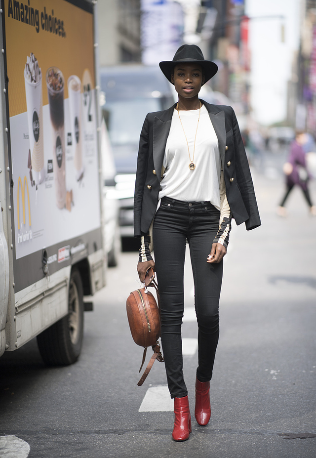 200斤女胖子如何穿衣搭配，200斤胖女孩的穿搭（200斤身材穿西装长裙真显瘦）