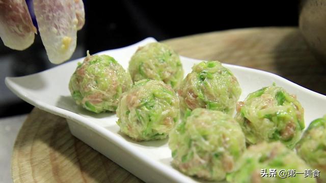 肉丸子的制作方法和配料，肉丸子配料及制作方法（厨师长教你做萝卜大肉丸）