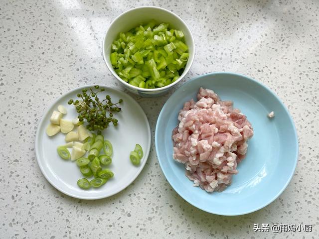 青椒肉丝打卤面，非常下饭的捞面卤（自制家常青椒肉丝打卤面）