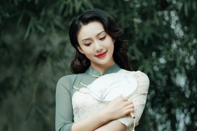120个赞美女子的成语,教你夸人夸出水平来!