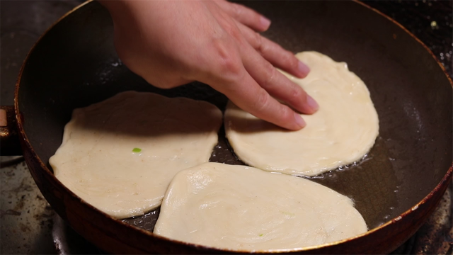 手抓饼怎么做好吃，手抓饼怎么做又起层又脆又好吃