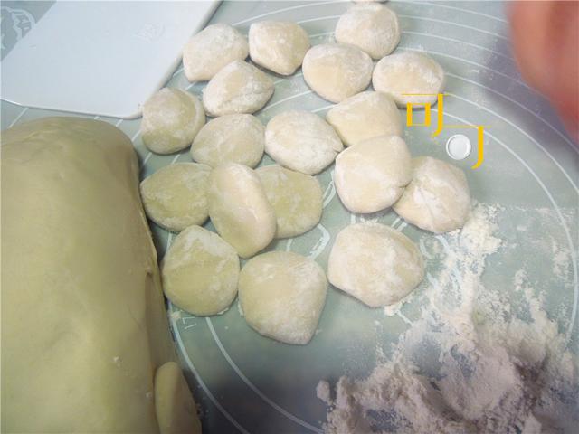 白菜芹菜猪肉饺子怎么做才好吃，我家的白菜芹菜猪肉饺子特别香