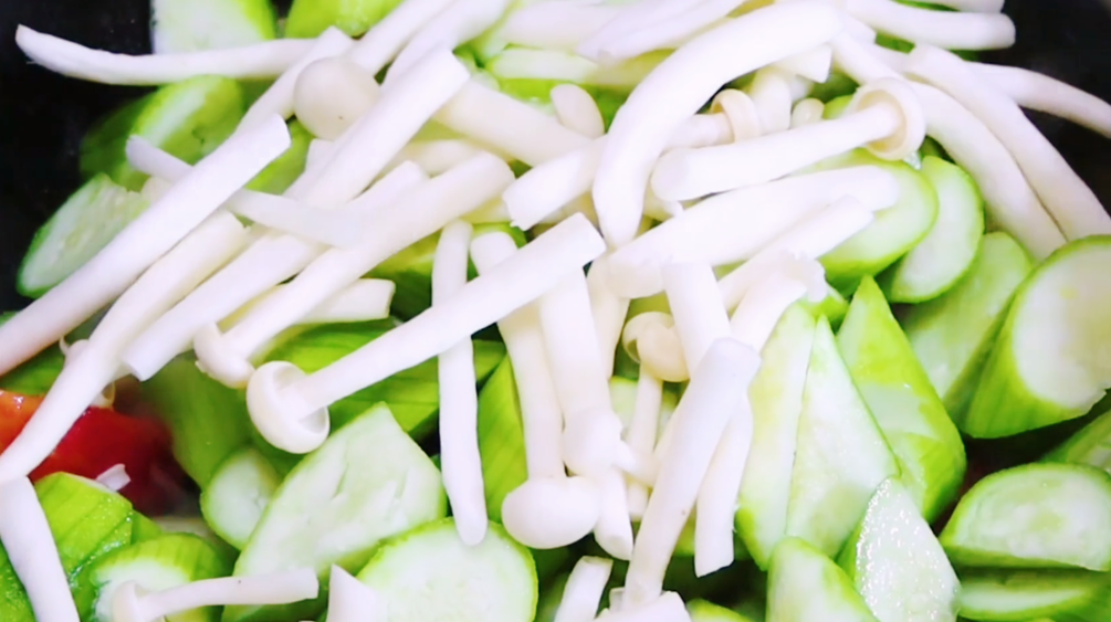 图片[5]-【丝瓜白玉菇汤】做法步骤图 营养又美味 清甜开胃还解油腻-起舞食谱网