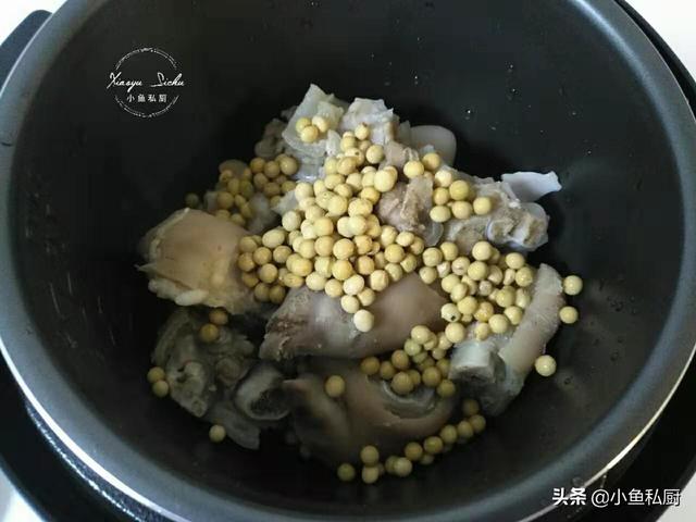 电饭煲焖猪脚做法，电饭煲焖猪脚怎么做（一口电饭锅就能搞定）
