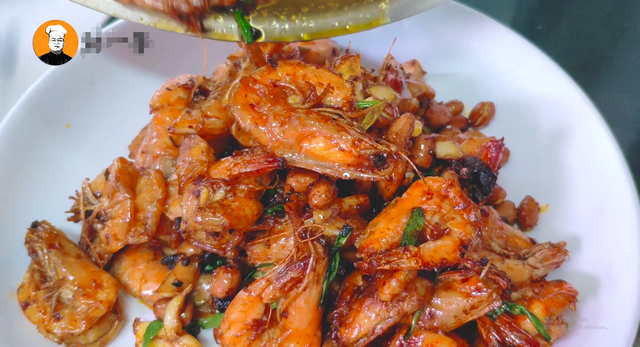 基围虾的2种做法，基围虾的做法有几种哪种最好吃（教你基围虾新做法）