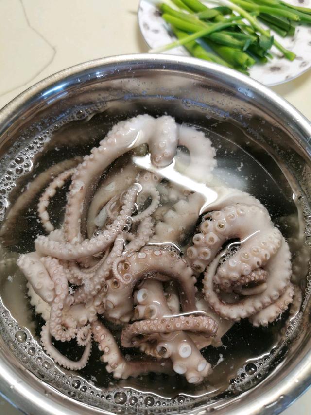 炒八爪鱼的做法，怎么炒八爪鱼（风味独特的蒜苗炒八爪鱼）