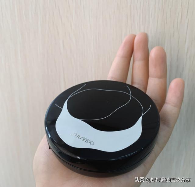 ysl羽毛气垫和银气垫区别，ysl羽毛气垫 银气垫（现下最热门的六款大牌气垫的功课）