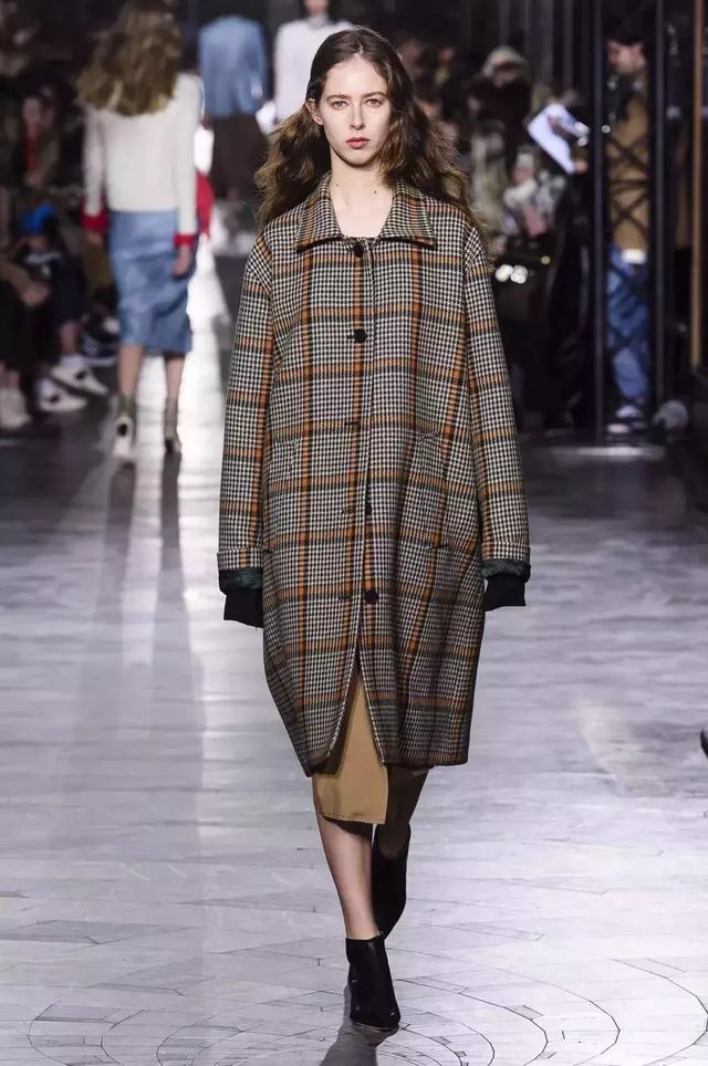 千鸟格什么意思,千鸟格含义是什么(今秋一定要穿格纹) 千鸟格什么意思,千鸟格含义是什么(今秋一定要穿格纹)