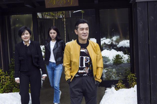 哈文的父亲到底是谁，哈文父亲资料（口吃、失声、进央视、怼台长）