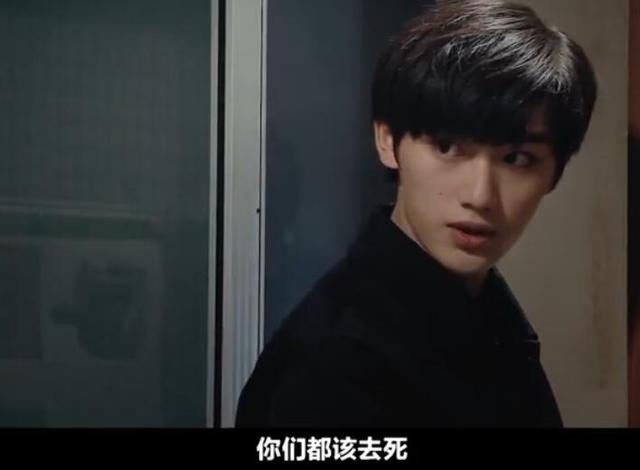 丁程鑫靠郭敬明肩膀，郭敬明力捧小鲜肉终见成效