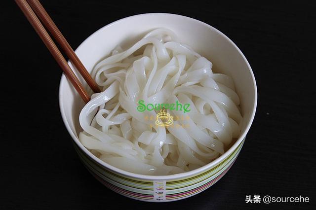 湿炒牛河怎么做，湿炒牛河的做法（正宗的广东干炒牛河）