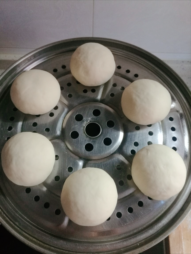 一斤面粉放多少酵母，一斤面粉需要放多少酵母（难怪总失败还有酸味）