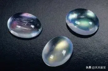 正长石和斜长石的主要区别，正长石化学式（长石族——一个庞大的宝石家族）