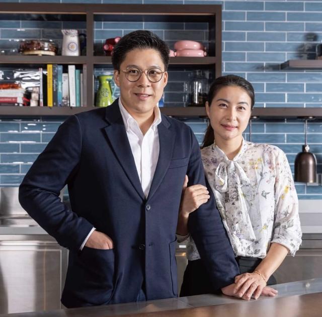 郭晶晶面相图解，郭晶晶面相百年难遇（郭晶晶粘着老公小鸟依人）