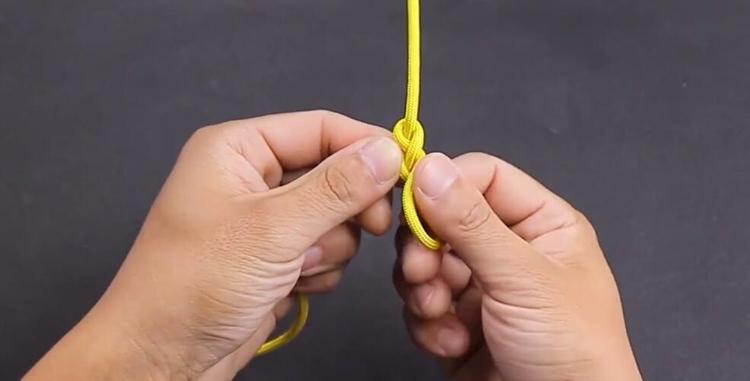 怎样编手链(简单手工�ne织手�