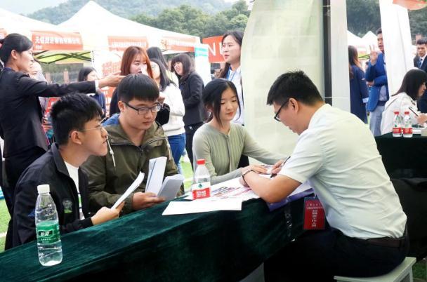 秋招什么时候开始，23年秋招什么时候开始（三大热门行业秋招时间表出炉）