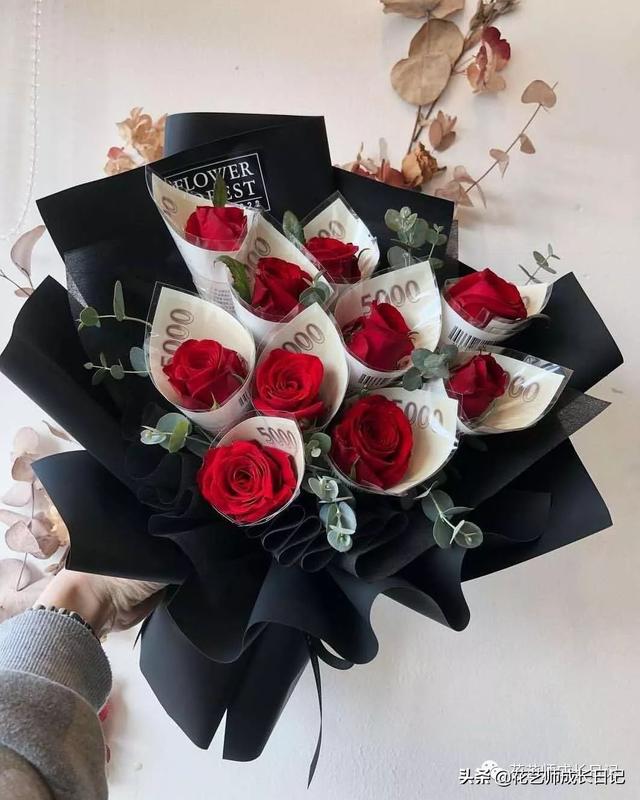 玫瑰花的寓意和花语，香槟色玫瑰（香槟色玫瑰代表什么）