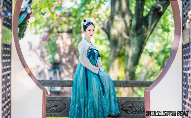 怎样练舞蹈基本功，自己在家怎么学舞蹈（学中国舞这些舞蹈的基本功）