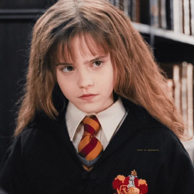 哈利波特头像女生，哈利波特魔法学院头像微信（霍格沃茨永不毕业）
