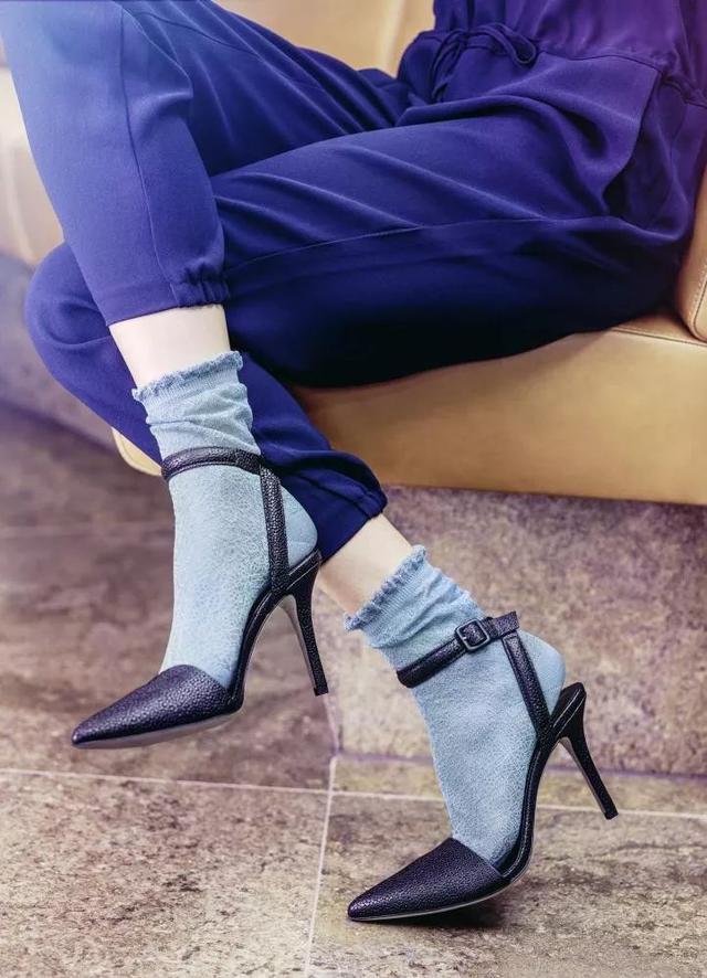 绫是什么丝袜品牌，绫家丝袜款式区别（把丝袜穿好是每个女人的基本功）